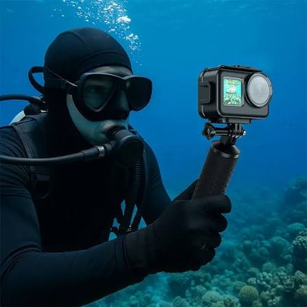 GoPro12 filming underwater